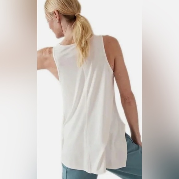 Athleta Relaxed Asymmetrical Drapey Split Hem Tank Tunic in Ivory, Large - Picture 3 of 11